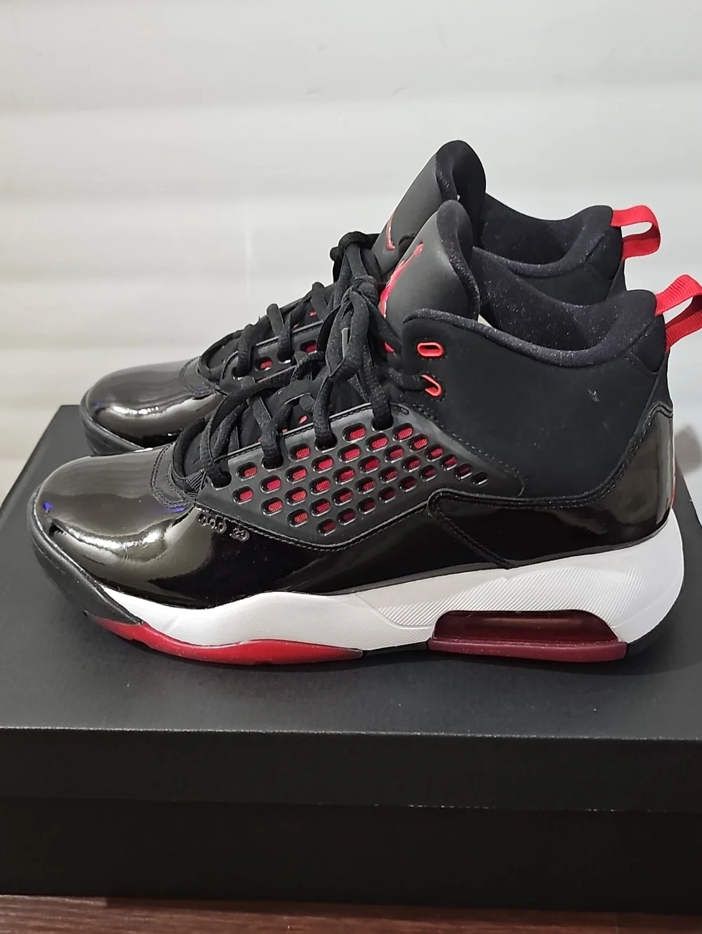 Jordan Black and Red Mid-Top Sneakers MAXIN 200
